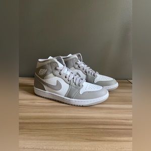 Jordan 1 Mid Linen